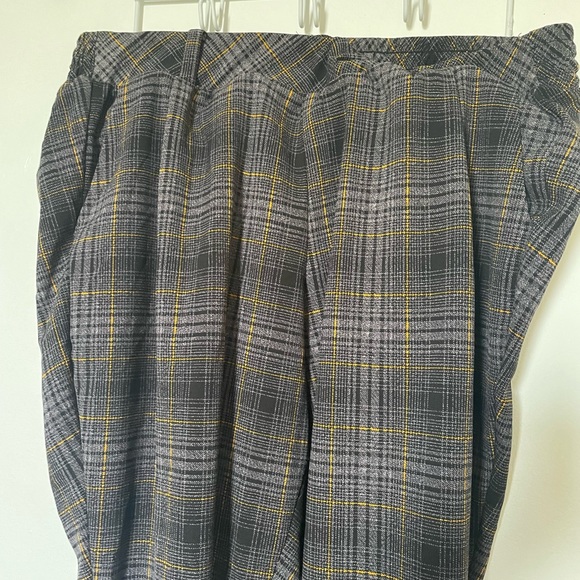 Torrid Plaid Pants With Pockets - Picture 4 of 4